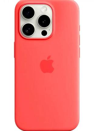 Чехол силиконовый для iphone 15 pro с magsafe защита от падений и царапин цвет гуавы