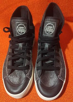 Стильные черные кроссовки adidas nizza