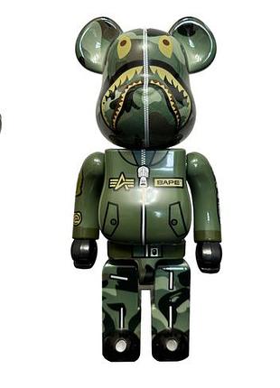Коллекционная игрушка из серии bearbrick bape x alpha industry 28 см на подарок