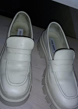 Steve madden (usa)- білі шкіряні лофери р.39 (25,8 см)