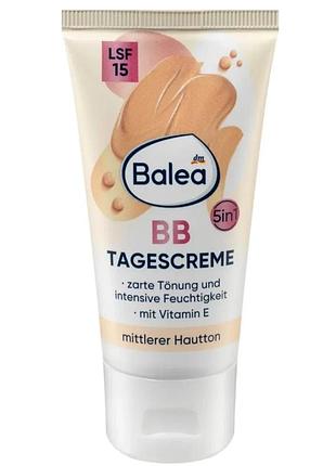 Дневной bb-крем для кожи 5 в 1 balea среднего оттенка с солнцезащитной защитой balea lsf15, 50 мл