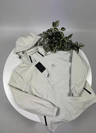 Вітрівка arc'teryx біла