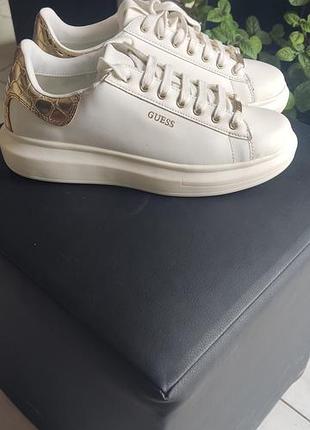 Кросівки  guess