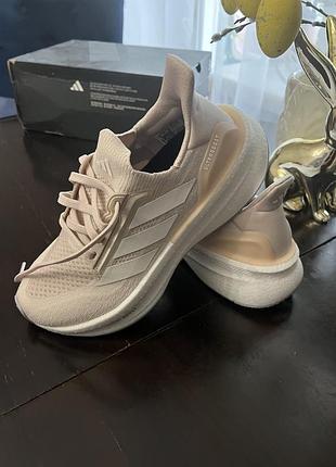 Жіночі кросівки ultraboost 5xw