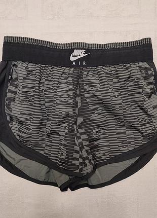 Жіночі спортивні шорти nike  size m
