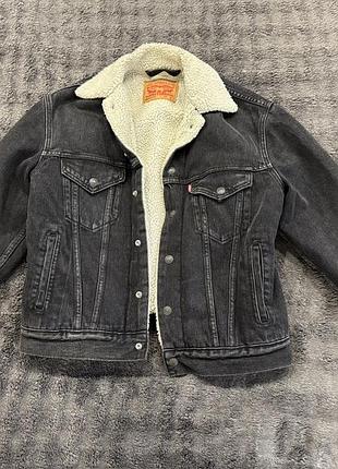 Чоловіча джинсова куртка з утепленням, розмір s, бренду levi’s