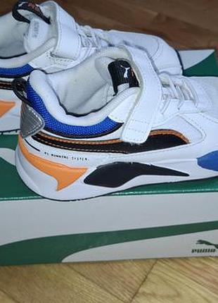 Кроссовки от бренда puma.