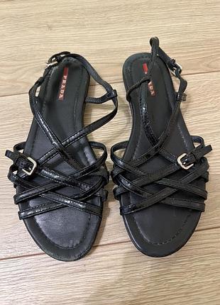 Босоніжки prada