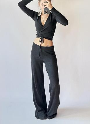 Трикотажний безшовний костюм zara брюки штани та кардиган на завʼязках xs-s