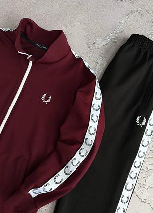 Костюм fred perry лампас: кофта-штани
2 пары носков в подарок!