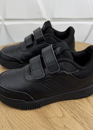 Оригінальні дитячі кросівки adidas