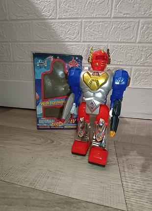 Игрушечный робот
