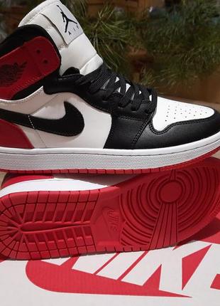 Кроссовки nike air jordan 1 retro,белые с черным и красным