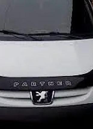 Дефлектор капота на peugeot partner 2002-2008. мухобойка на peugeot partner