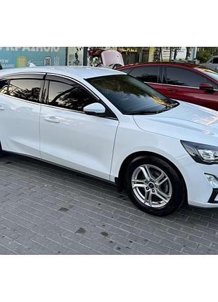 Ветровики / дефлекторы окон ford focus iv сед/хетч 2018-> (скотч) sunplex c хром молдингом