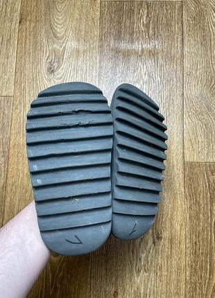 Тапочки adidas yeezy 4