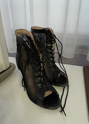 Хілси (інст: world of heels) в чорному кольорі