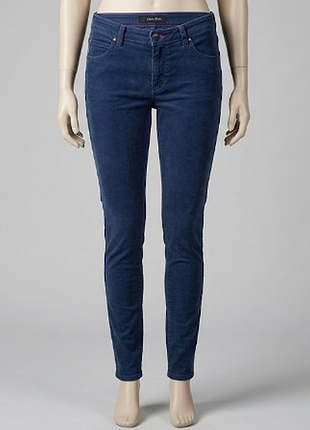 Женские джинсы 👖 чинос calvin klein jeans — low rise skinny
цвет: насыщенный темно-синий (indigo).размер: w29 l32. 
оригинал