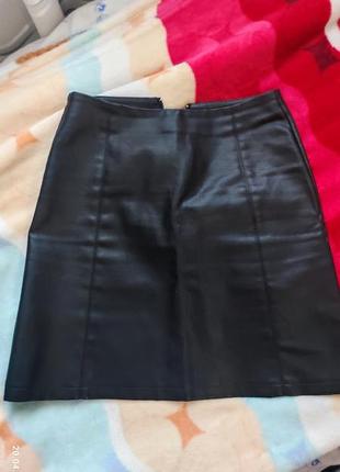 Мини юбка из эко кожи primark