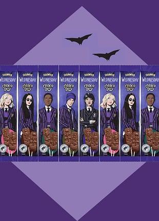 Шоколадні цукерки на паличці​​​​​​​ halloween wednesday choco lolly 10шт х 15г