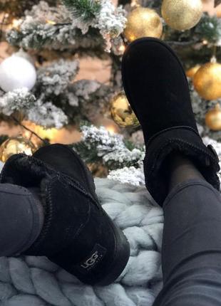 Чёрные женские угги с пуговицей ugg mini bailey batton black4 фото