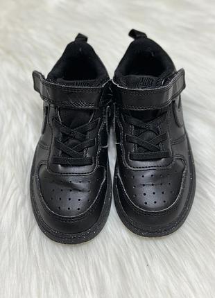 Дитячі чорні оригінальні кросівки nike 26 розмір б/в (16см)