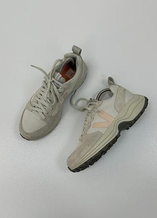 Шикарні кросівки veja venturi alveomesh sneakers gravel/petale