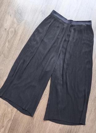 Плиссированные кюлоты vero moda | черные брюки плиссе широкие