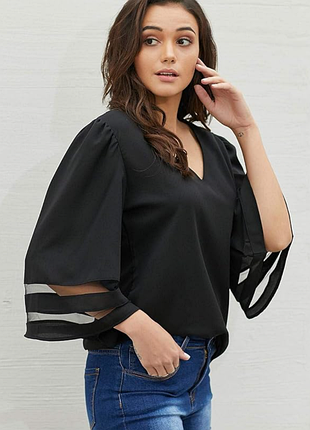 Ошатна жіноча блузка чорна з прозорими рукавами styleboom розмір м 46 v-подібний виріз вільний крій сітчасті фатинові топ нарядна блуза прозора