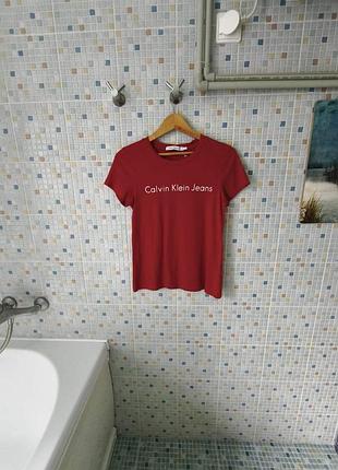 Футболка calvin klein.