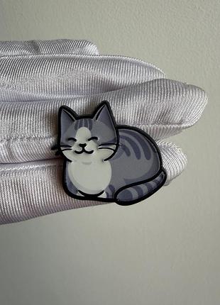 Пін значок металевий брошка сірий котик “мурчик” милий кіт, kawaii значок кішка