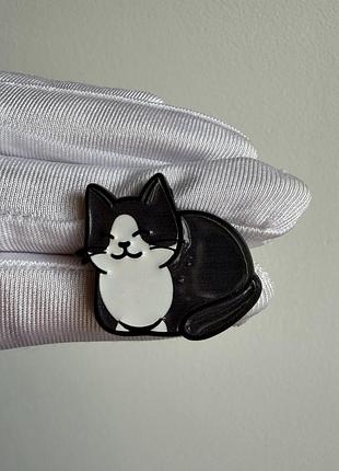 Пін значок металевий брошка чорно-білий котик “томі” милий кіт, kawaii значок кішка