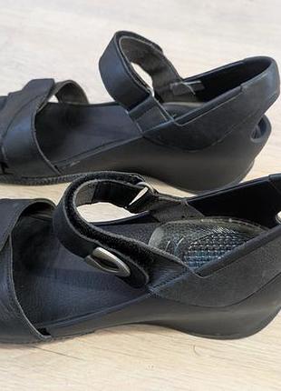 Шкіряні босоніжки wolky 41-42