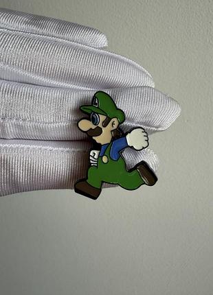 Пін значок металевий брошка луїджі (luigi) super mario, значок персонаж nintendo маріо