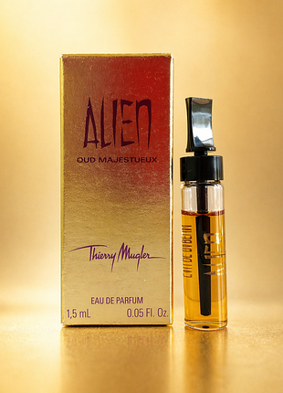 Парфюмированная вода mugler alien oud majestueux.
