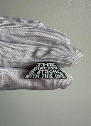 Пін значок металевий брошка star wars “the sarcasm is strong with this one”, саркастичний значок зоряні війни