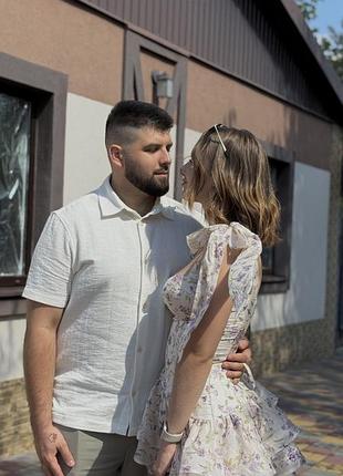 Міні-сукня світлого кольору 3