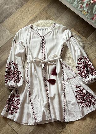 Вишита сукня