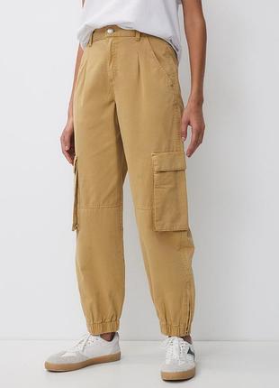 Брюки-карго pull&bear s, m, бежевые, желтые, cargo trousers, с карманами