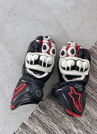 Вінтажні червоно чорно білі мотоциклетні перчатки alpinestars середнього розміру з логотипами
