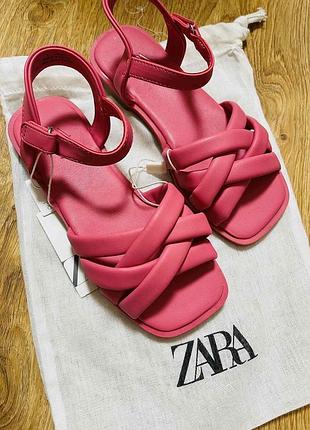 Босоніжки зара zara рожеві на дівчинку 34 р.