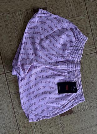 Levi’s standard fit