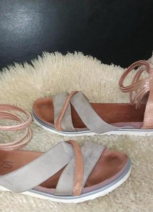 Босоніжки шкіряні