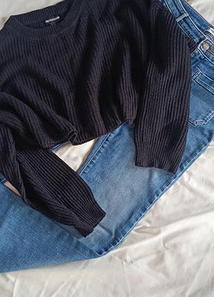 Свитер укороченный черный фактурный prettylittlething m | базовый oversize тренд