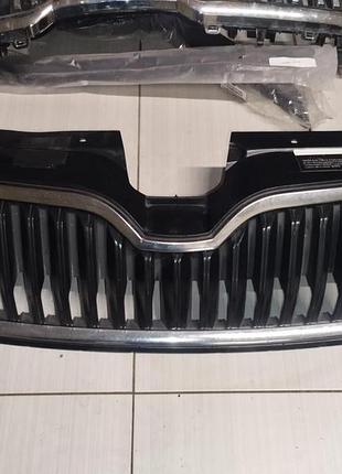 Решітка радіатора skoda octavia a7 iii