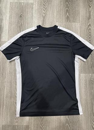 Футболка nike dri-fit