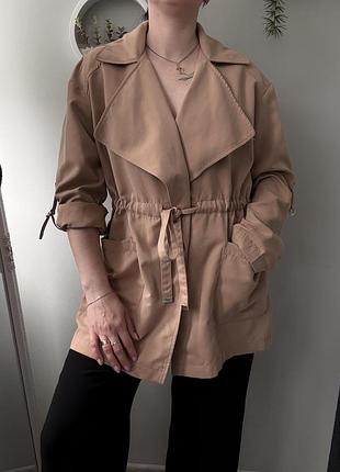 Легкий плащ stradivarius