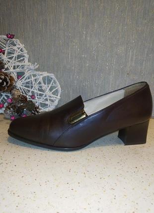 Туфлі на стійкому широкому каблуці з натуральної шкіри шоколадного кольору від k shoes2 фото