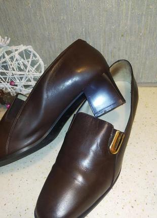 Туфлі на стійкому широкому каблуці з натуральної шкіри шоколадного кольору від k shoes3 фото