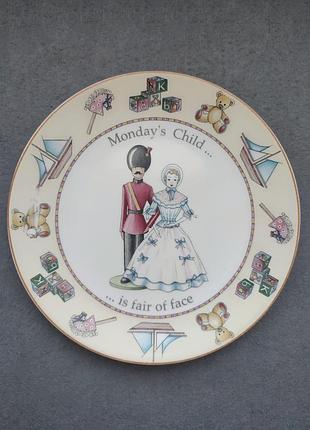 Колекційна тарілка на день народження royal worcester "дитина понеділка", фарфор англія 2003-2009р
